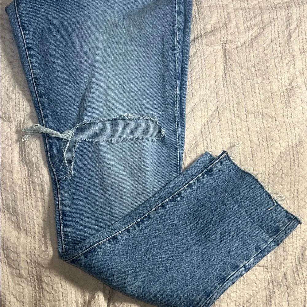 Good American Light Blue Straight Leg Jeans size 6/28